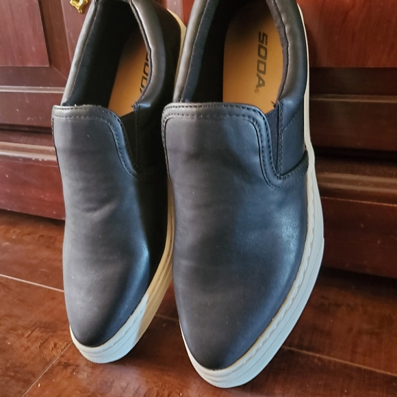 NEW Platform Sneakers (Faux Leather) Black Slip On - Picture 2 of 6